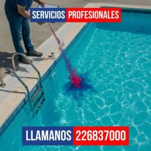 Aplicación de tinte especial cerca de foco de piscina para detectar fuga